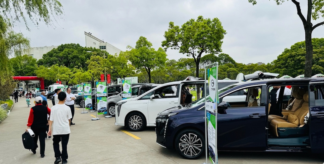 E直播“高校行”:上海大学站完美收官,新营销助力新汽车